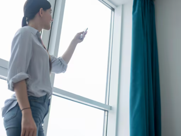 Шторы на электроприводе: принципы действия, промышленные применения и перспективы для производства