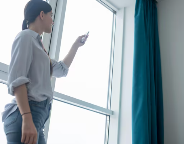 Шторы на электроприводе: принципы действия, промышленные применения и перспективы для производства