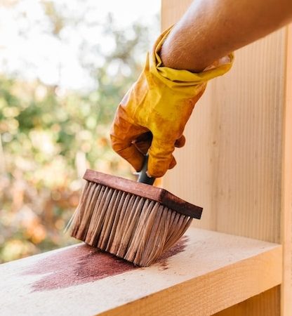 Отделка и покрытие массивной доски лаком маслом